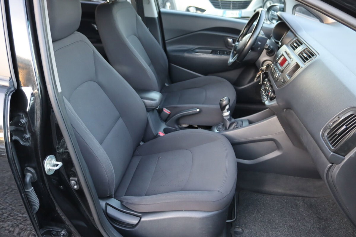 Kia Rio 1.1 CRDi 5p. Cool (17)
