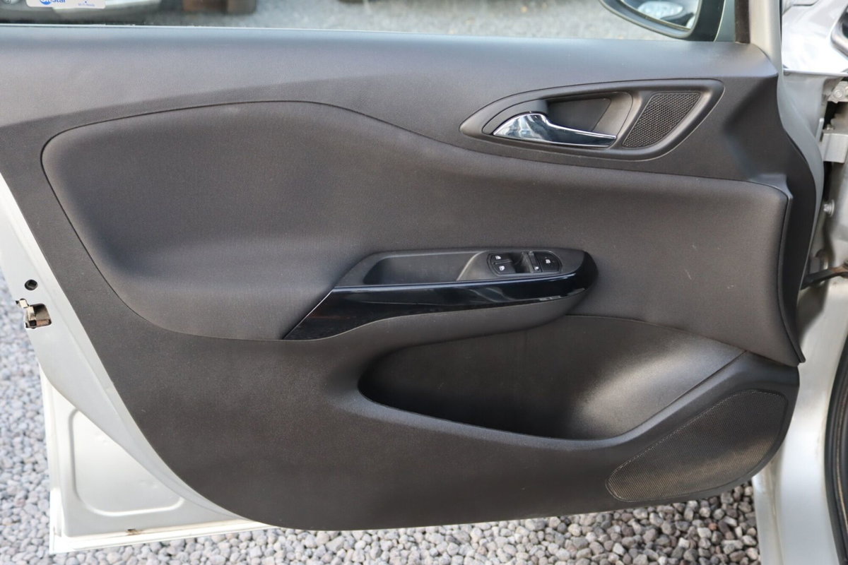 Opel Corsa Coupé 1.2 Innovation (11)