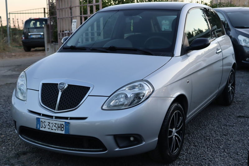Lancia Ypsilon 1.3 MJT 75 CV New Oro
