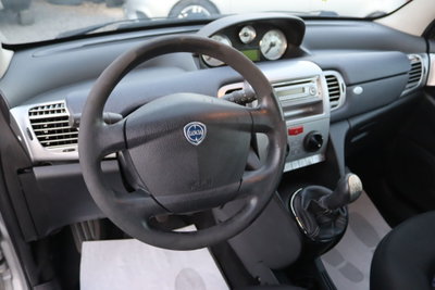 Lancia Ypsilon 1.3 MJT 75 CV New Oro (10)