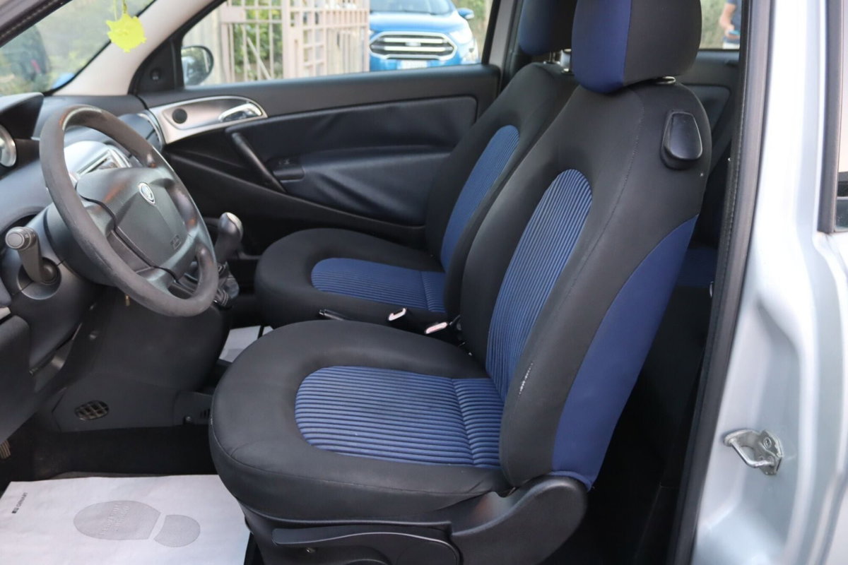 Lancia Ypsilon 1.3 MJT 75 CV New Oro (11)