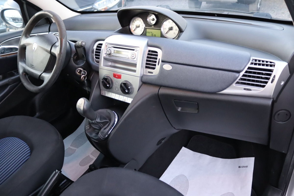 Lancia Ypsilon 1.3 MJT 75 CV New Oro (14)