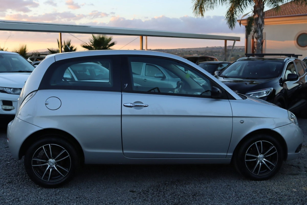 Lancia Ypsilon 1.3 MJT 75 CV New Oro (3)
