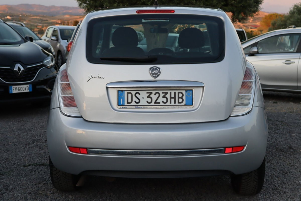 Lancia Ypsilon 1.3 MJT 75 CV New Oro (5)