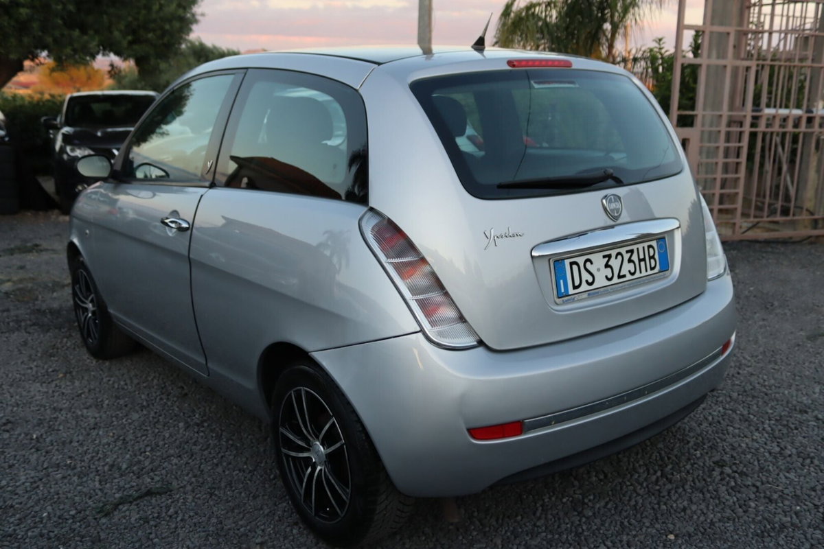 Lancia Ypsilon 1.3 MJT 75 CV New Oro (6)
