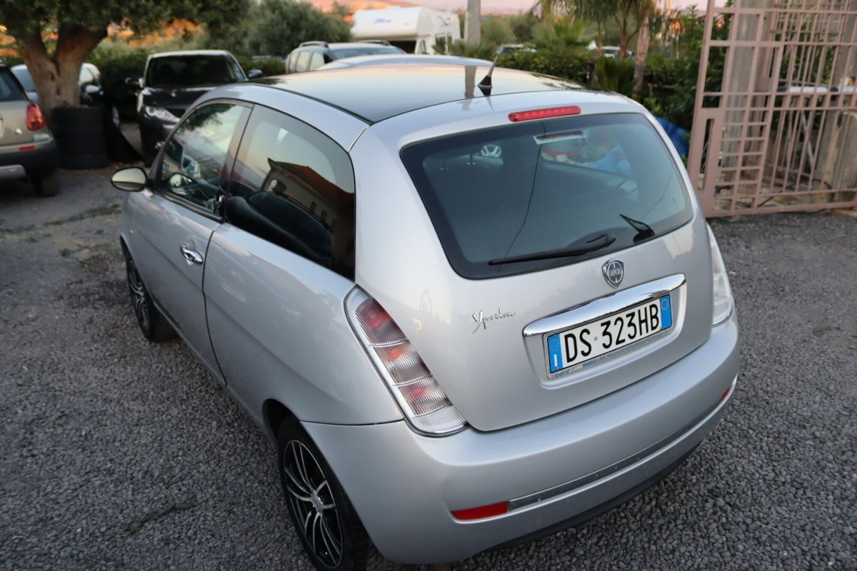 Lancia Ypsilon 1.3 MJT 75 CV New Oro (7)