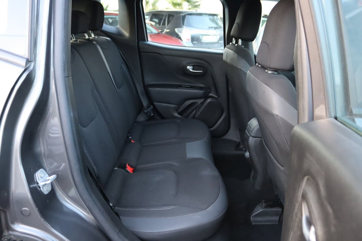 Jeep Renegade 1.6 Mjt DDCT 120 CV Limited (17)