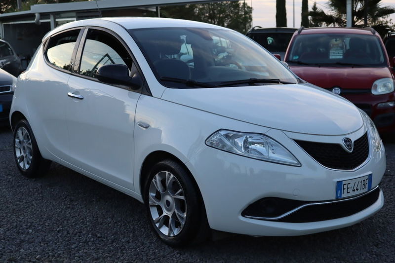 Lancia Ypsilon 1.2 69 CV 5 porte Platinum