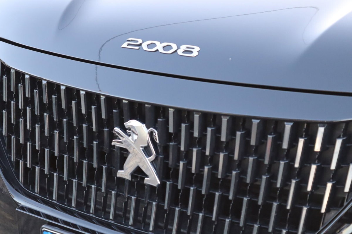 Peugeot 2008 PureTech 130 S&S EAT8 GT Line (9)