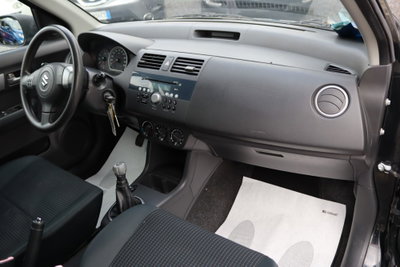 Suzuki Swift 1.3 5p. GLX (19)