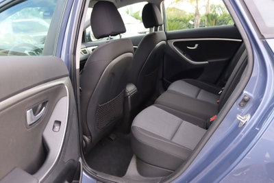 Hyundai i30 1.6 CRDi 5p. Comfort (13)