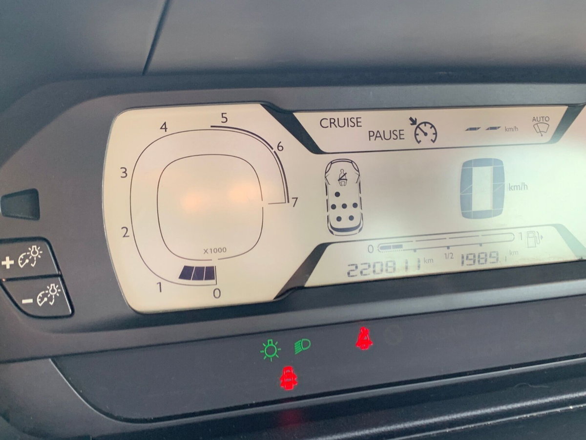 Citroen Grand C4 Picasso BlueHDi 120 S&S Exclusive (14)