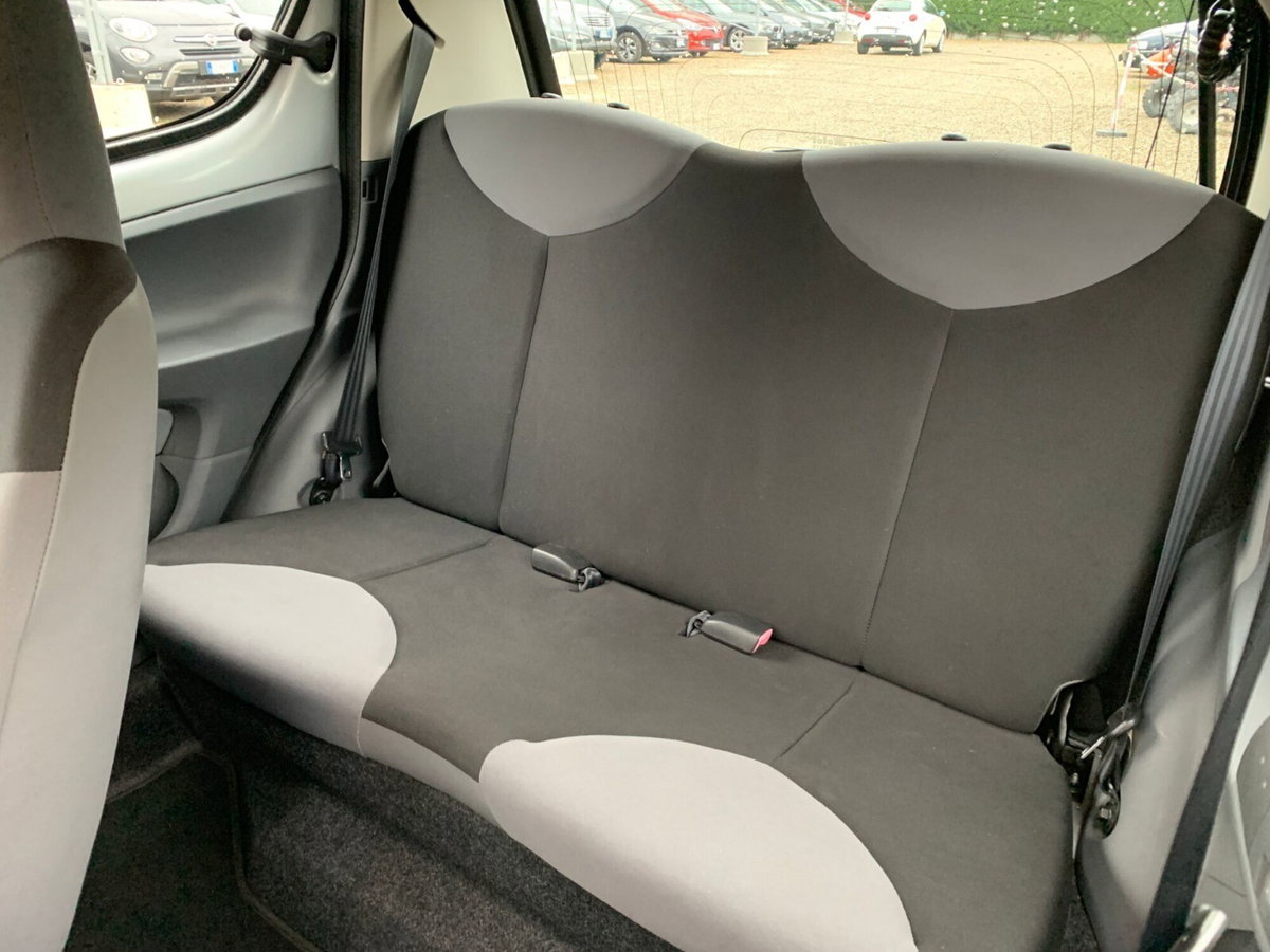 Peugeot 107 68CV 5p. Urban Move (9)
