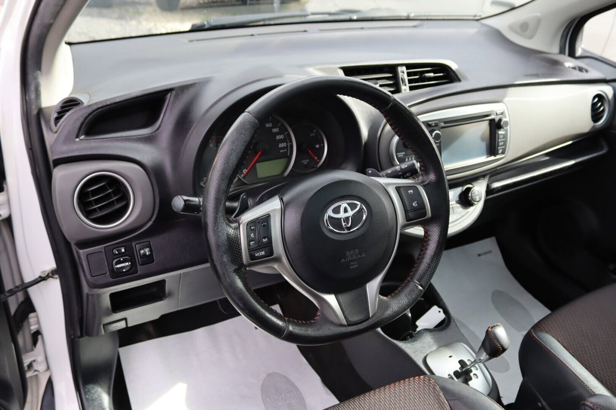 Toyota Yaris 1.D-4D 5 porte Style M-MT (10)