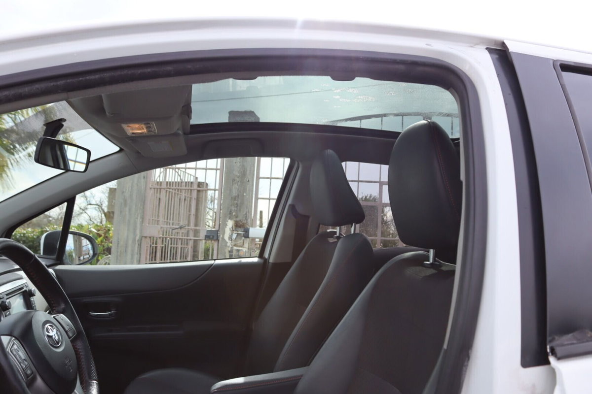 Toyota Yaris 1.D-4D 5 porte Style M-MT (12)