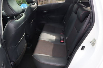 Toyota Yaris 1.D-4D 5 porte Style M-MT (15)