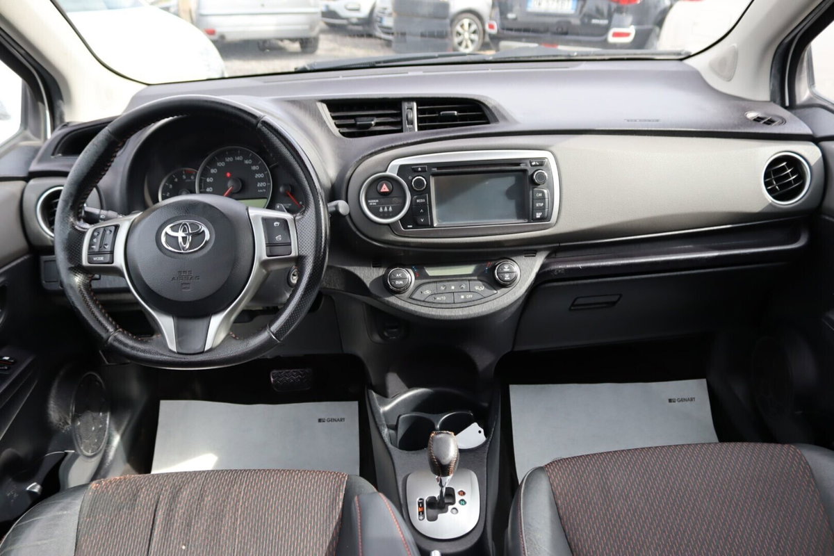 Toyota Yaris 1.D-4D 5 porte Style M-MT (16)