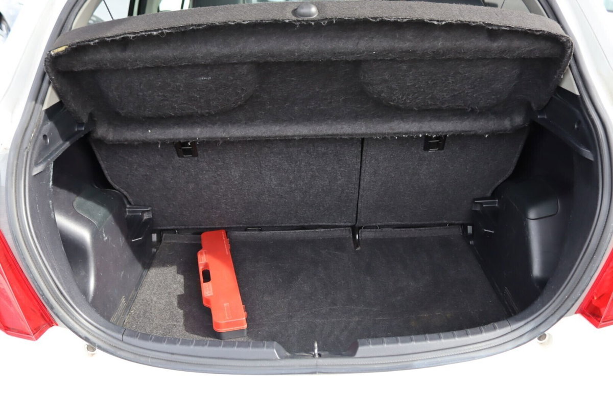 Toyota Yaris 1.D-4D 5 porte Style M-MT (18)