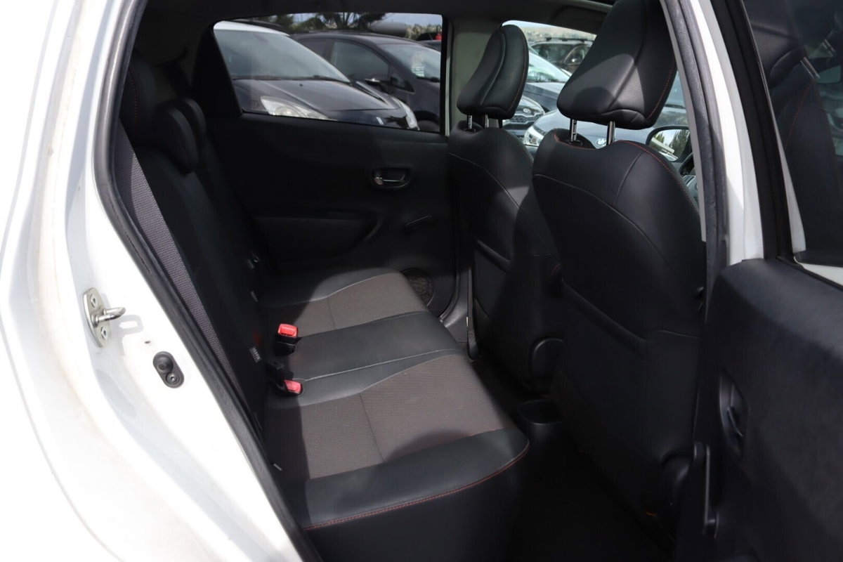 Toyota Yaris 1.D-4D 5 porte Style M-MT (20)