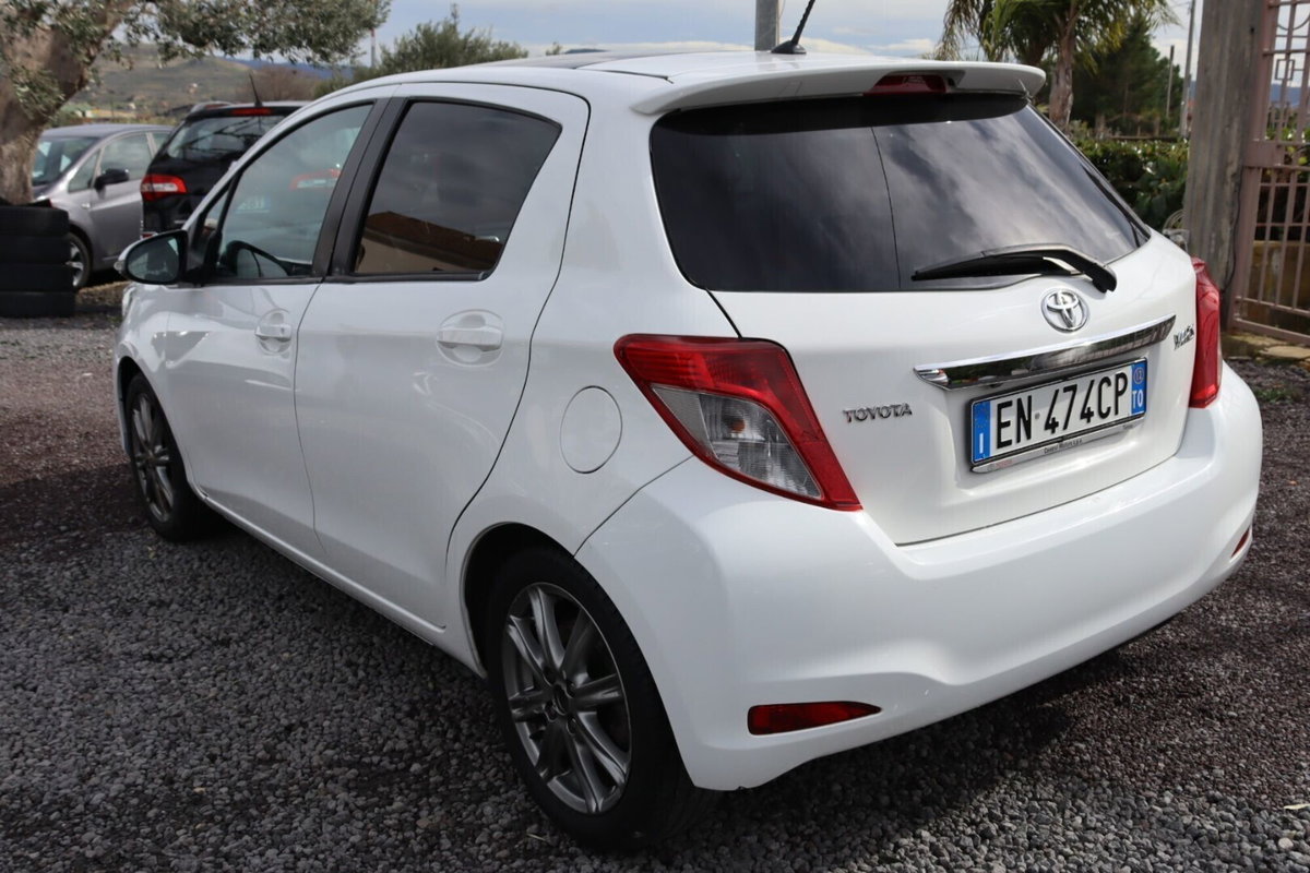 Toyota Yaris 1.D-4D 5 porte Style M-MT (5)