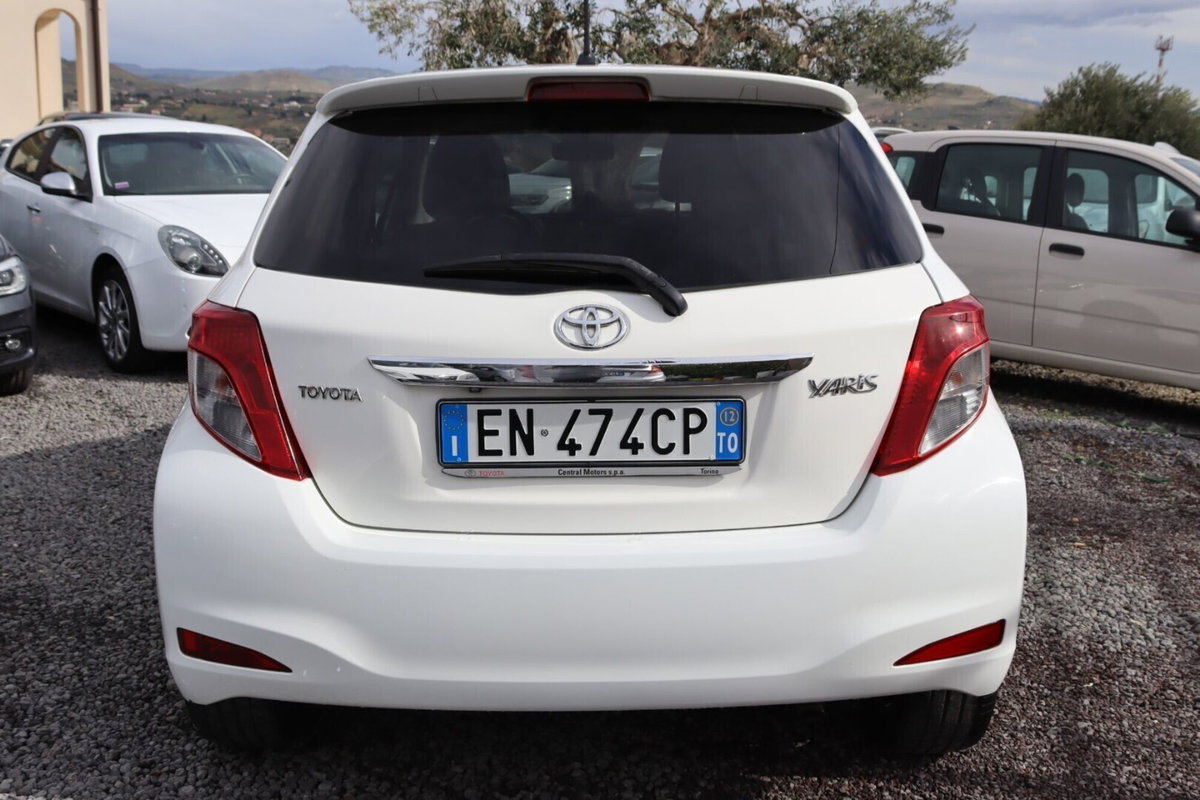 Toyota Yaris 1.D-4D 5 porte Style M-MT (6)