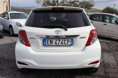 Toyota Yaris 1.D-4D 5 porte Style M-MT (6)