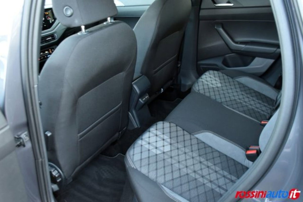 Volkswagen Taigo 1.0 tsi R-Line 115cv (12)