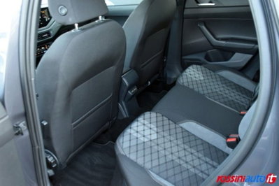 Volkswagen Taigo 1.0 tsi R-Line 115cv (12)