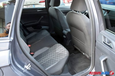 Volkswagen Taigo 1.0 tsi R-Line 115cv (13)
