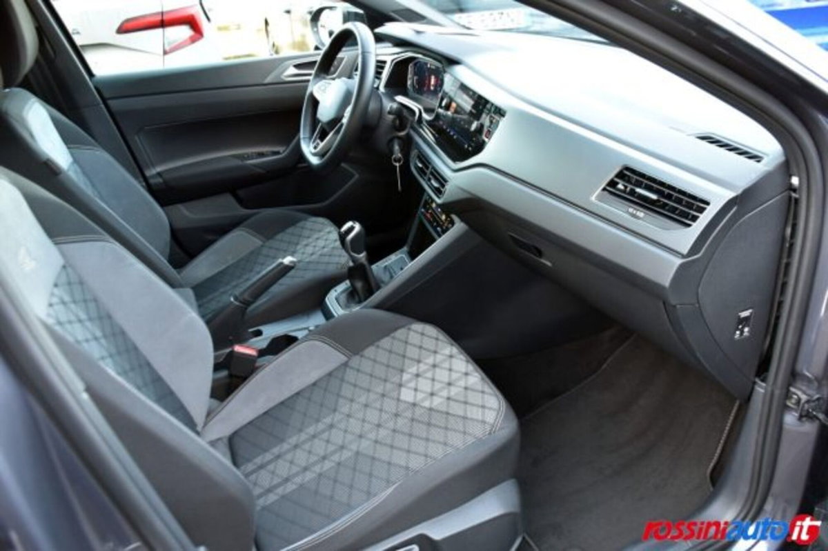 Volkswagen Taigo 1.0 tsi R-Line 115cv (14)