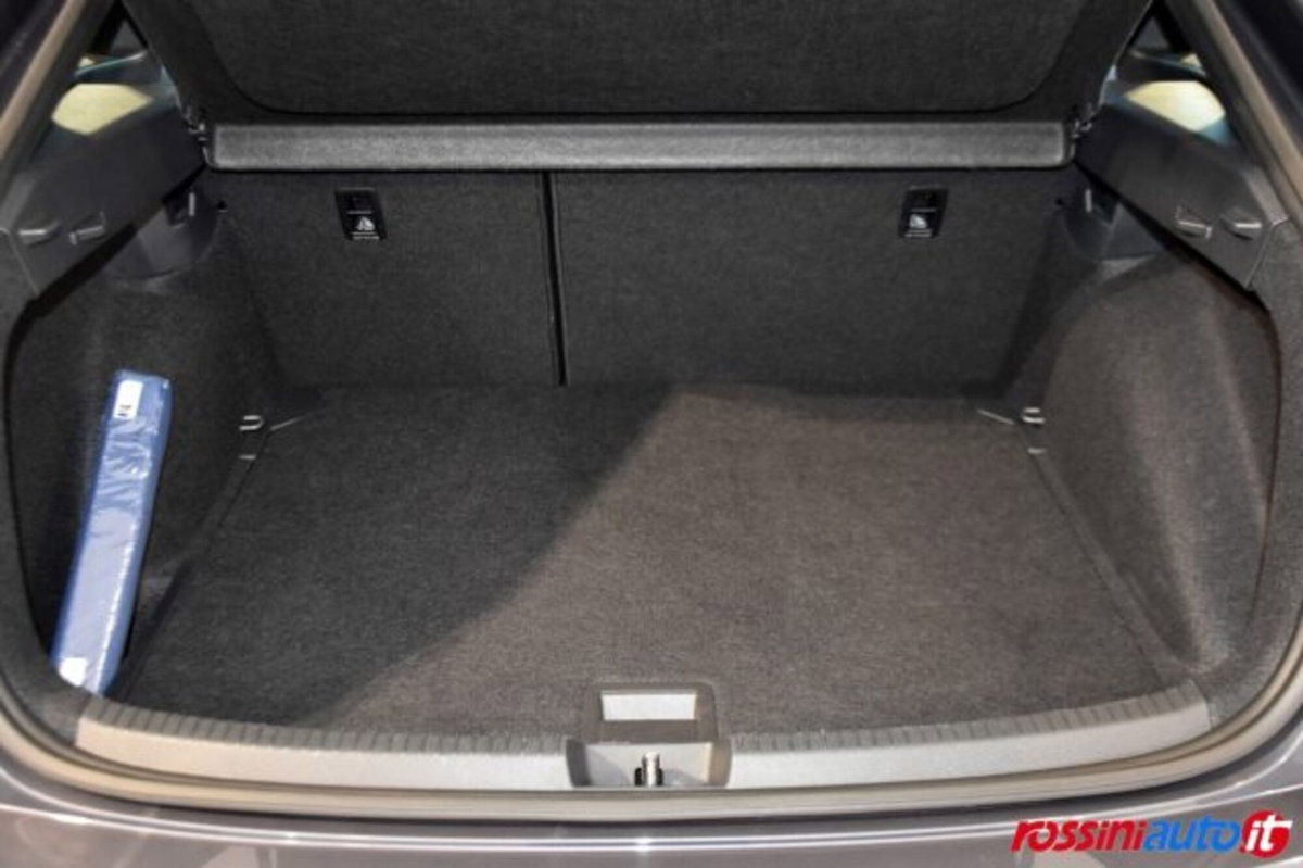 Volkswagen Taigo 1.0 tsi R-Line 115cv (16)