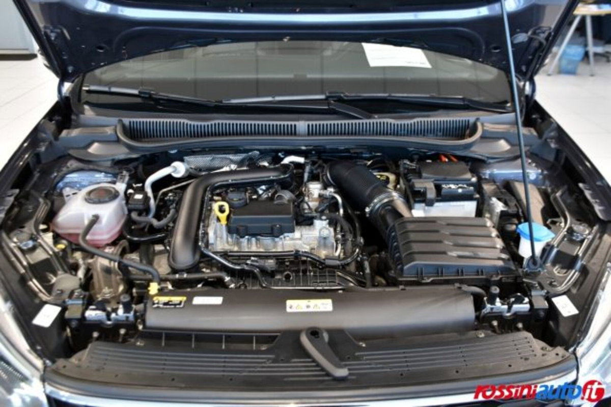 Volkswagen Taigo 1.0 tsi R-Line 115cv (17)