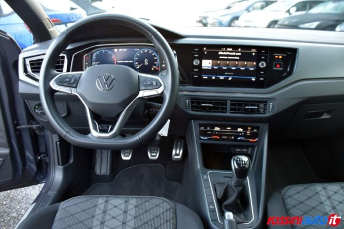 Volkswagen Taigo 1.0 tsi R-Line 115cv (9)