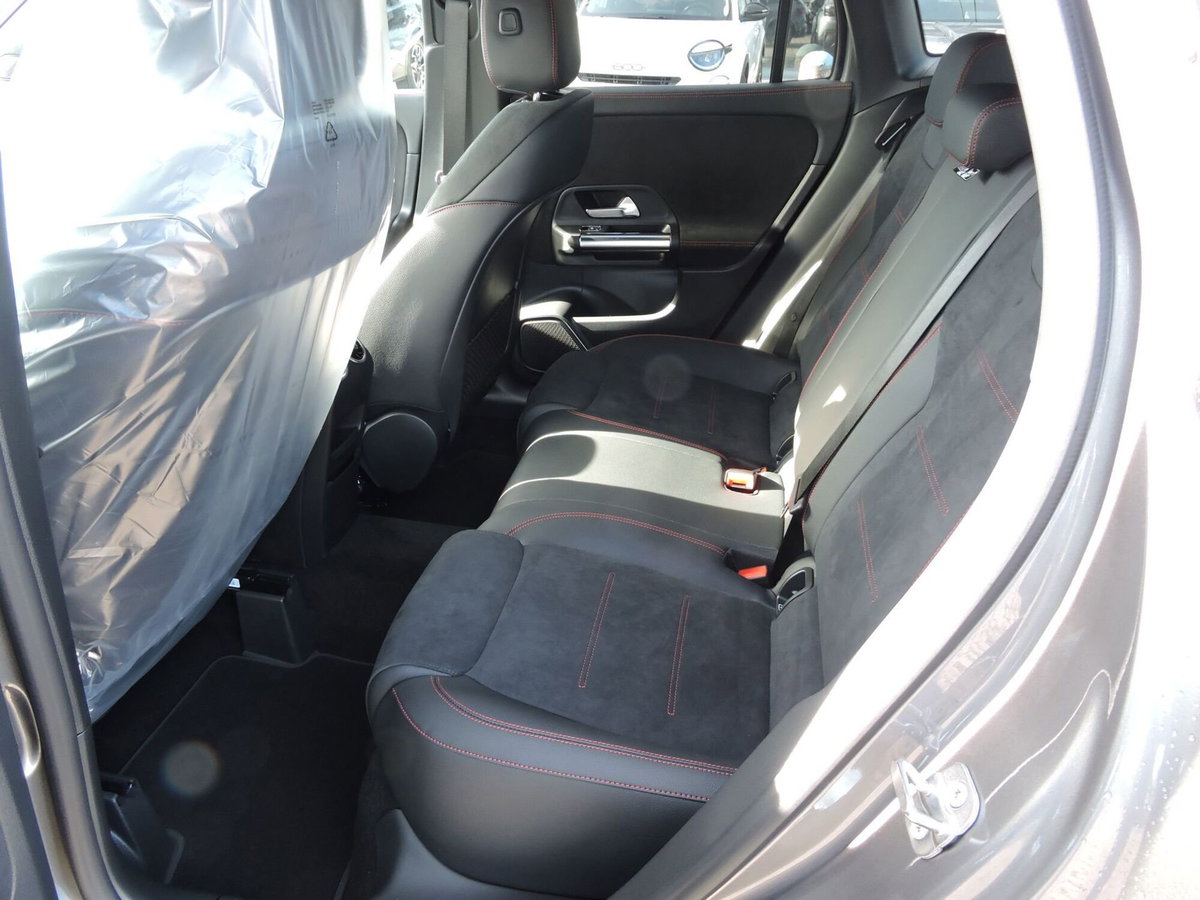 Mercedes-Benz GLA SUV 200 d AMG Line Premium Plus 4matic auto (9)