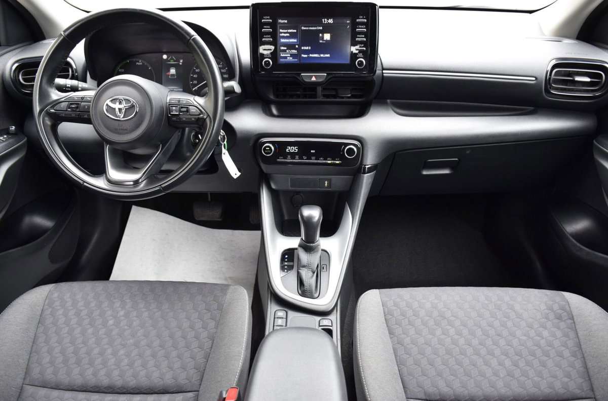 Toyota Yaris 1.5 Hybrid 5 porte Energy (14)