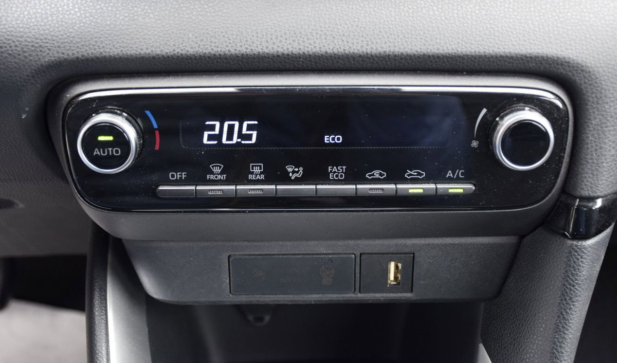 Toyota Yaris 1.5 Hybrid 5 porte Energy (19)