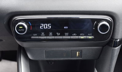 Toyota Yaris 1.5 Hybrid 5 porte Energy (19)