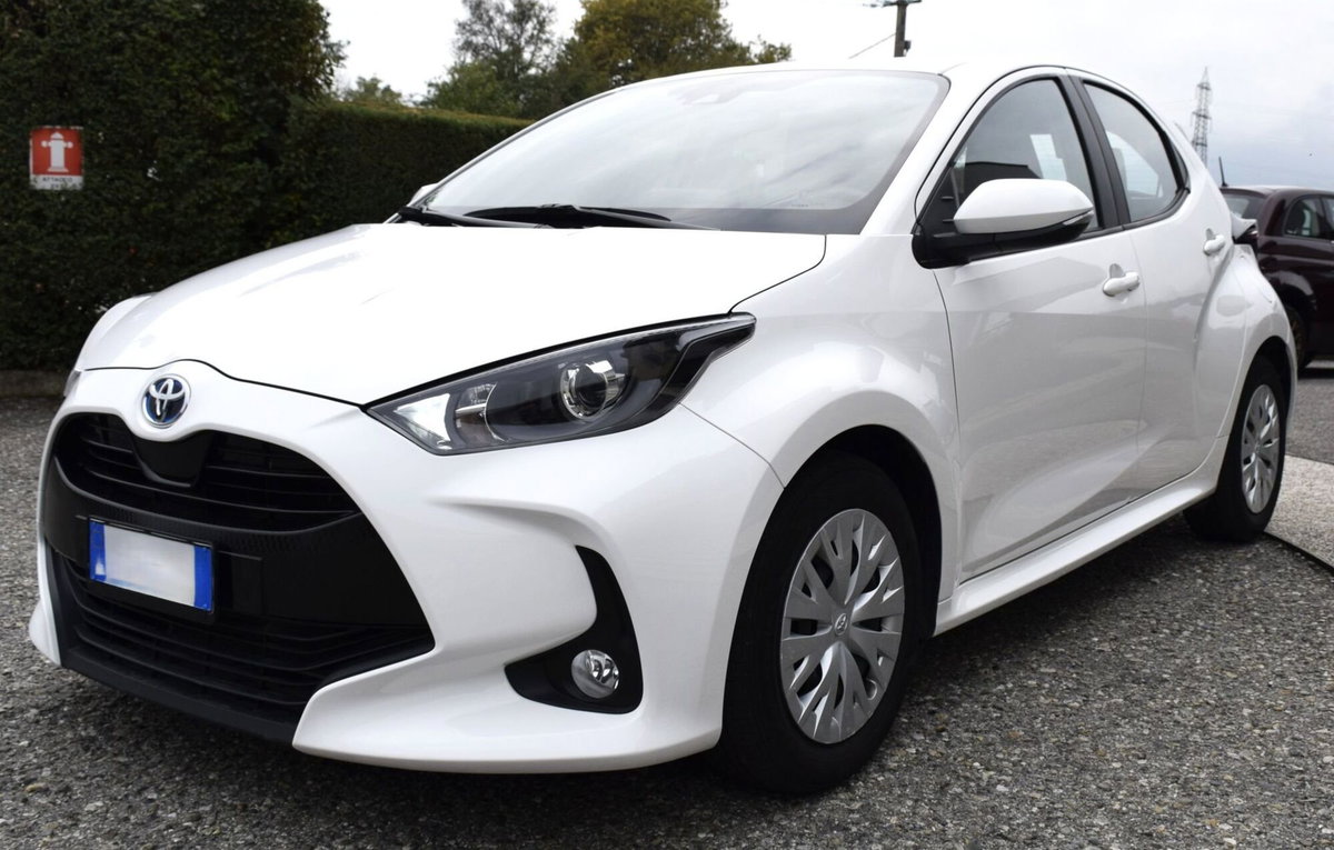 Toyota Yaris 1.5 Hybrid 5 porte Energy (2)