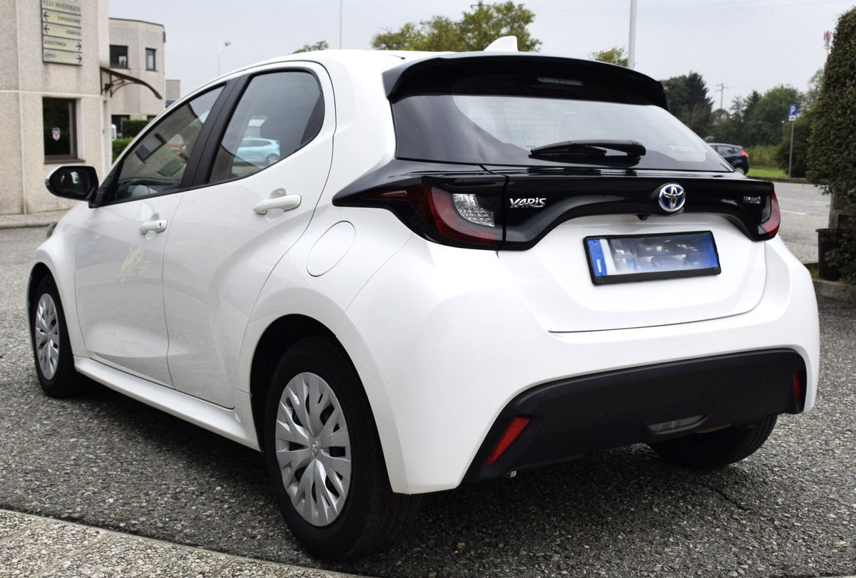 Toyota Yaris 1.5 Hybrid 5 porte Energy (8)