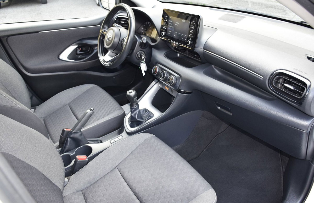 Toyota Yaris 1.0 5 porte Active (11)