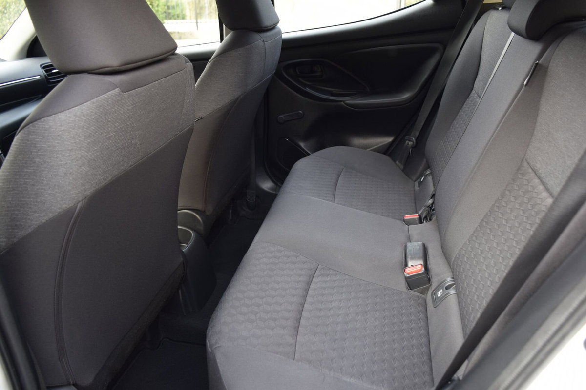 Toyota Yaris 1.0 5 porte Active (14)