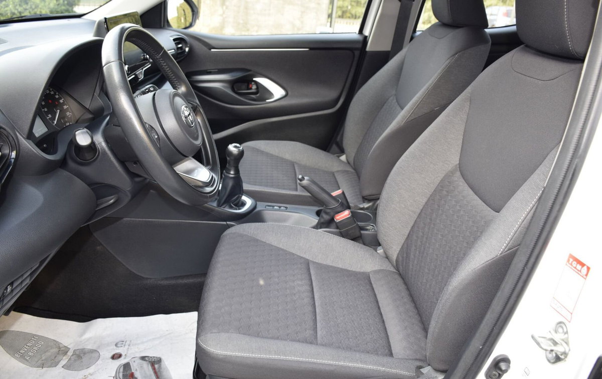 Toyota Yaris 1.0 5 porte Active (17)