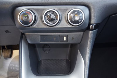Toyota Yaris 1.0 5 porte Active (19)