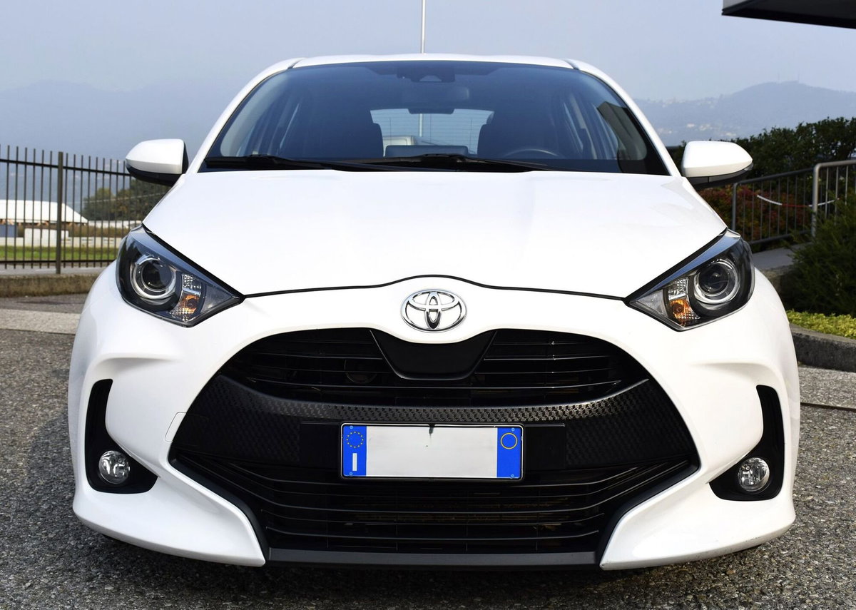 Toyota Yaris 1.0 5 porte Active (3)