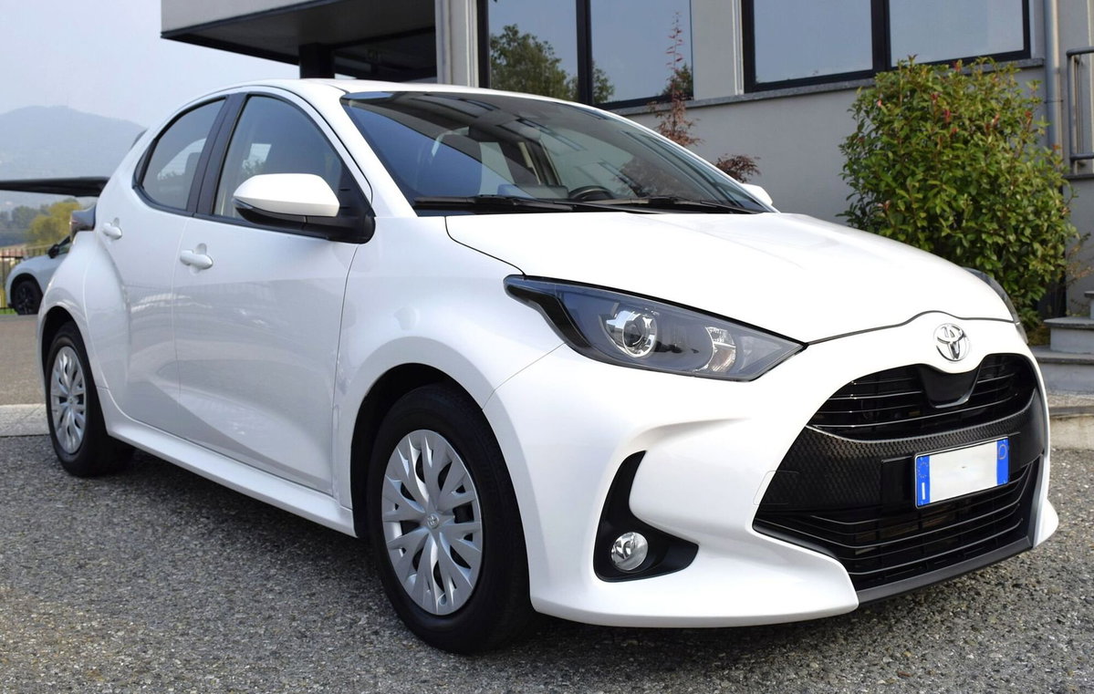 Toyota Yaris 1.0 5 porte Active (4)