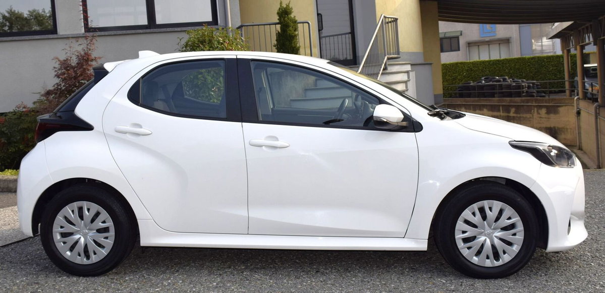 Toyota Yaris 1.0 5 porte Active (5)