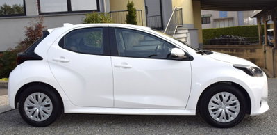 Toyota Yaris 1.0 5 porte Active (5)