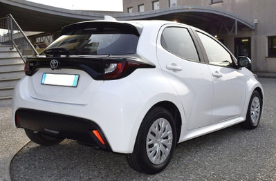 Toyota Yaris 1.0 5 porte Active (6)