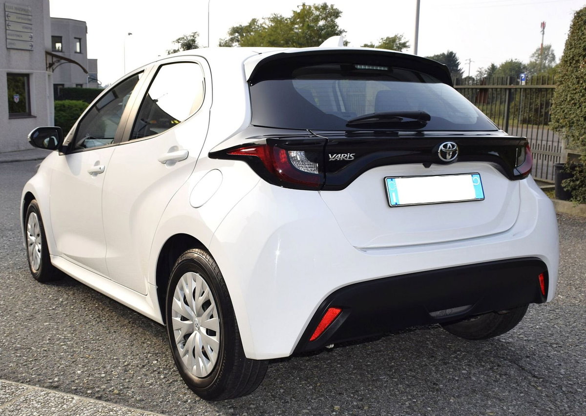 Toyota Yaris 1.0 5 porte Active (8)