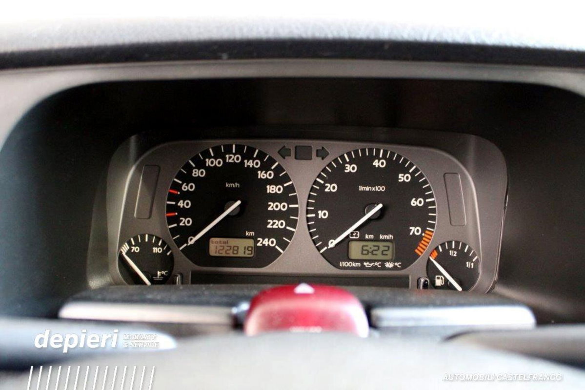 Volkswagen Golf 2.0 16V cat 5p GTI 20 Years Edition (12)